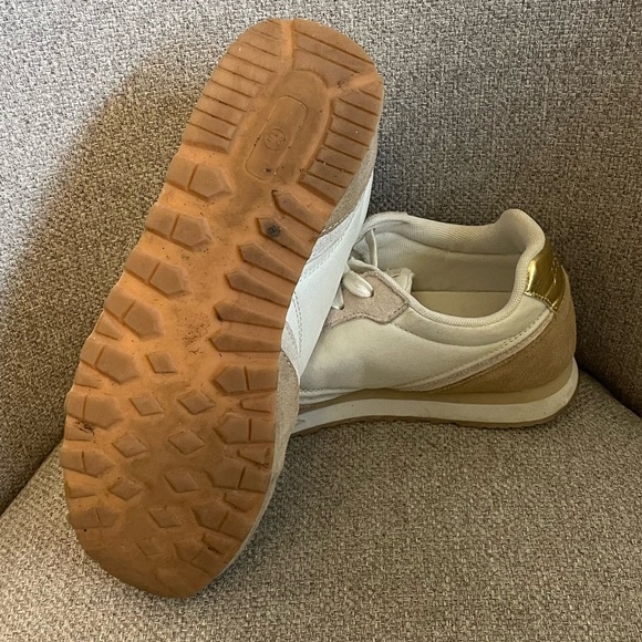 J.CREW-City Sneakers.in a size of 9.5 - Picture 4 of 5